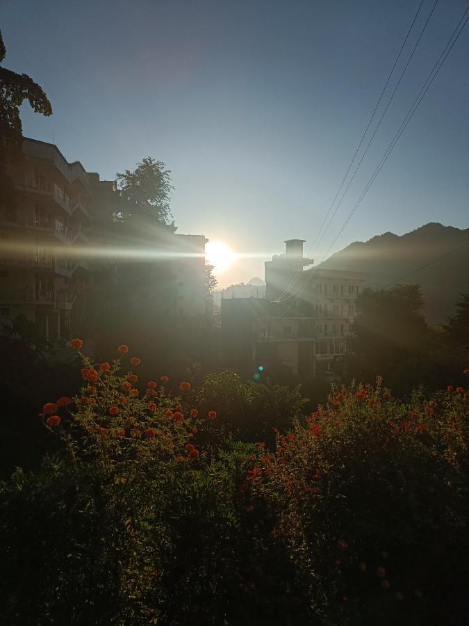 Hobbit House Hostel Rishīkesh Exterior foto