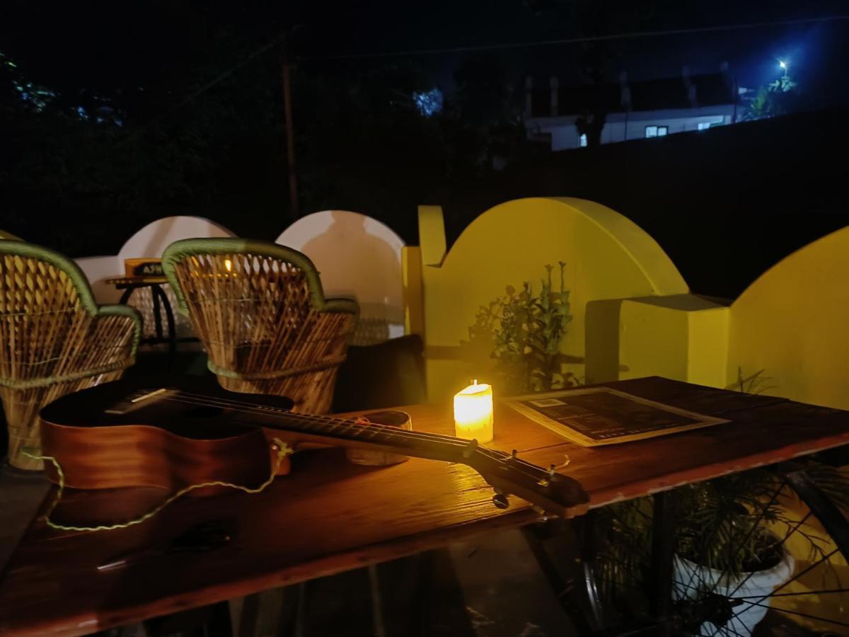 Hobbit House Hostel Rishīkesh Exterior foto