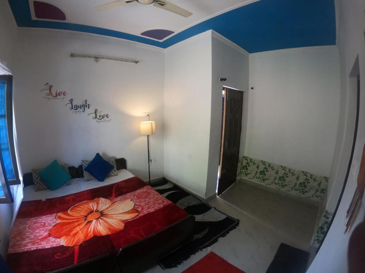 Hobbit House Hostel Rishīkesh Exterior foto