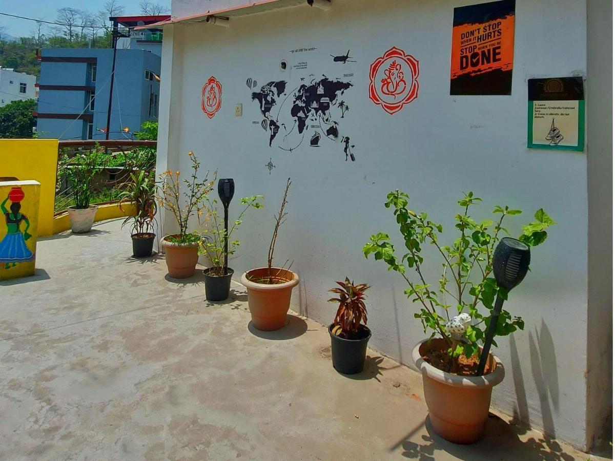 Hobbit House Hostel Rishīkesh Exterior foto