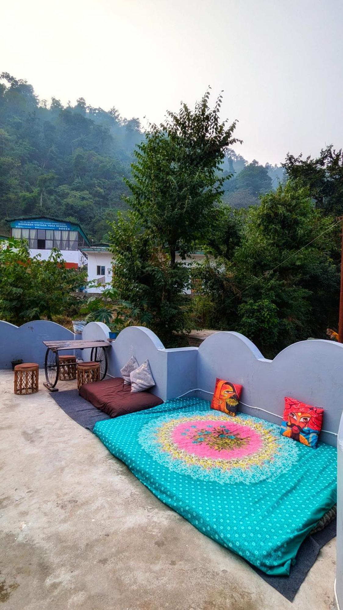 Hobbit House Hostel Rishīkesh Exterior foto